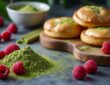 découvrez comment réaliser un financier au thé matcha et à la framboise en 10 étapes simples. un dessert raffiné et original qui allie douceur, saveur et gourmandise pour surprendre vos papilles.