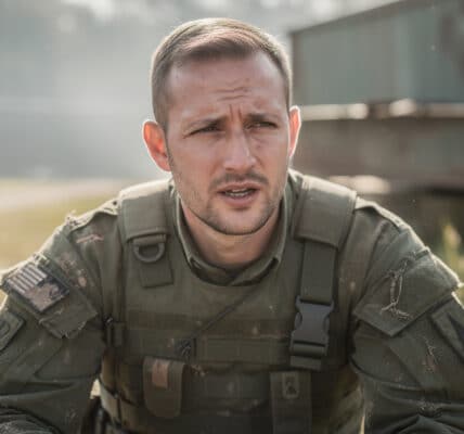 découvrez un témoignage poignant sur l'impact psychologique du régime militaire et comment la formation influence la santé mentale des participants.