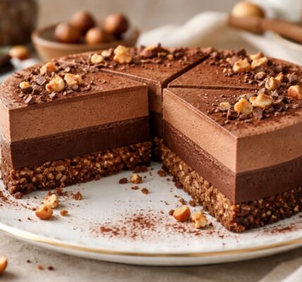 découvrez tout sur le gâteau trianon : son histoire fascinante, ses secrets de fabrication et pourquoi il séduit les gourmands.