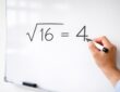 apprenez à calculer facilement la racine carrée de 16 avec notre méthode simple et rapide, adaptée à tous les niveaux.