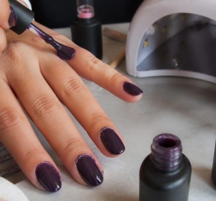 découvrez les erreurs fréquentes à éviter lors de l'application du vernis gel uv pour un résultat parfait et durable.